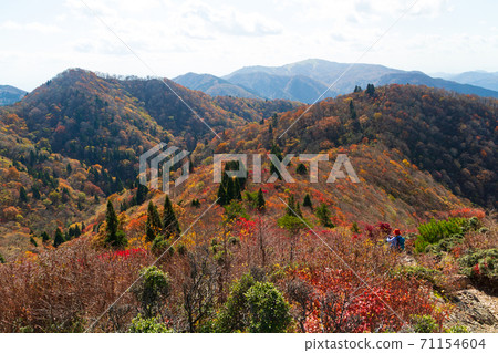View from Mt. Bunagatake mountain trail in autumn colors View from Mt. Bunagatake mountain trail in autumn colors 71154604