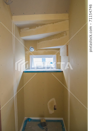 House under construction 71154746