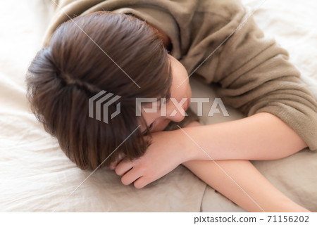 可愛的女性肖像 71156202