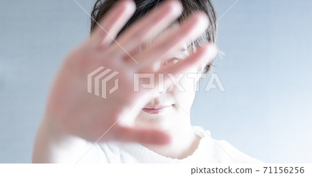 不可見的 尷尬的 女生 71156256