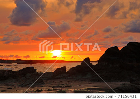 Senjojiki Coast at sunset [Fukaura Town] 71156431