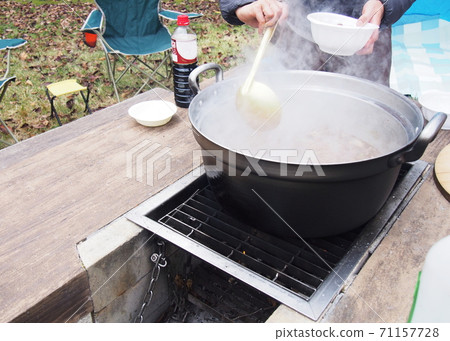 露天煮熟的派對 71157728