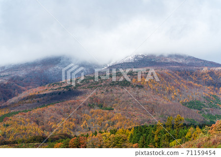 Mt. Fubo seen from Shichikashuku in late autumn, Shichikashuku Town, Miyagi Prefecture Mt. Fubo seen from Shichikashuku in late autumn, Shichikashuku Town, Miyagi Prefecture 71159454