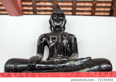 Black Buddha statue 71159485