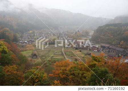 從多雨的白川鄉天文台 71160192