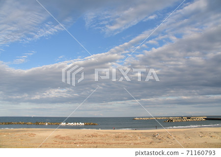 Sea	 71160793