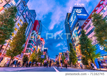 Tokyo cityscape of Japan Akihabara, Tokyo of Corona. This Sunday, full of people wearing masks = November 1st 71162745