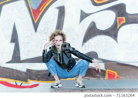 Street fashion girl Street fashion girl 71163264