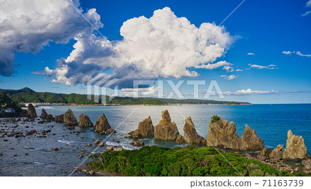 和歌山縣久志本町的一組奇怪的岩石“吉野熊野國家公園” 71163739