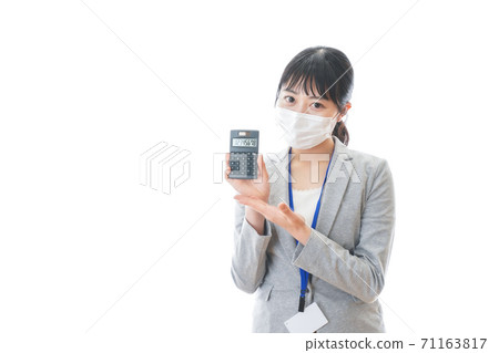 A young business person wearing a mask and holding a calculator A young business person wearing a mask and holding a calculator 71163817
