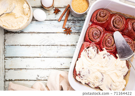 Homemade cinnamon rolls 71164422