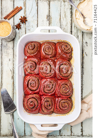 Homemade cinnamon rolls 71164425