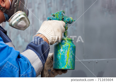 Industrial work. Priming of metal products from the compressor gun 71165604