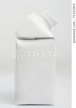Side view of white paper box Side view of white paper box 71165954