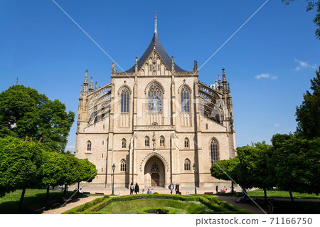 People in front of the roman catholic Saint Barbaras Church in Kutna Hora, Czech Republic People in front of the roman catholic Saint Barbaras Church in Kutna Hora, Czech Republic 71166750