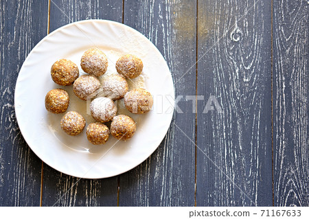 protein energy balls on a plate 71167633