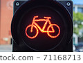 Green and red traffic lights for pedestrian and bicycles 71168713