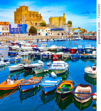 Coastal towns of Spain.Castro Urdiales.Cantabria. 71168985