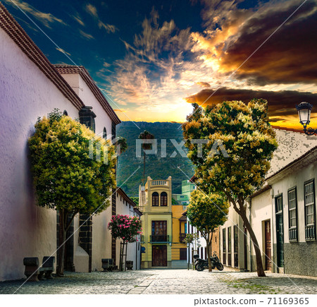 Landmark and vacations in Spanish beachs. 71169365