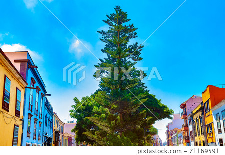 Landmark and vacations in Spanish beachs. 71169591