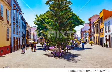 Landmark and vacations in Spanish beachs. 71169592