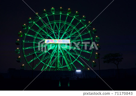 Arakawa Amusement Park's new Ferris wheel lit up colorful under construction Arakawa Amusement Park's new Ferris wheel lit up colorful under construction 71170843