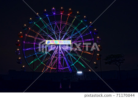 Arakawa Amusement Park's new Ferris wheel lit up colorful under construction Arakawa Amusement Park's new Ferris wheel lit up colorful under construction 71170844