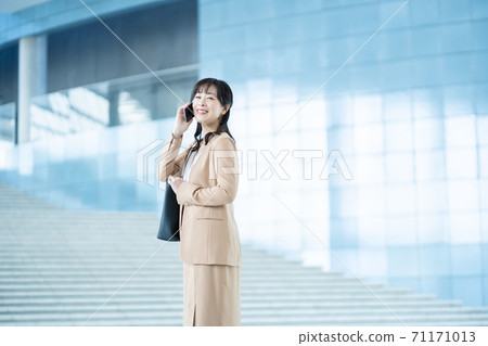 Working female business woman Female business person Working female business woman Female business person 71171013
