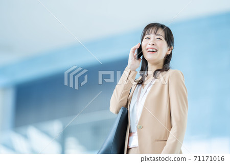工作的女商人女商人 71171016