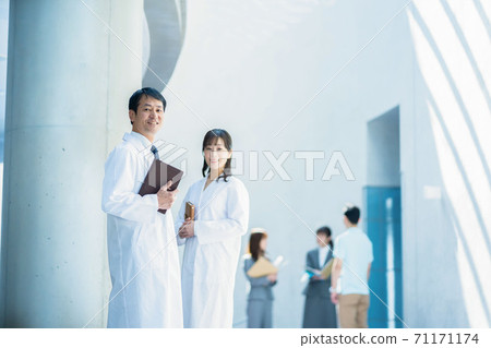 醫生,醫務工作者,女商人 醫生,醫務工作者,女商人 71171174