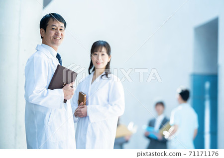 醫生,醫務工作者,女商人 醫生,醫務工作者,女商人 71171176