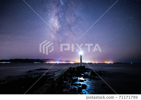《Shimabara Peninsula, Nagasaki Prefecture》 Sezumesaki Lighthouse, Milky Way and Starry Sky 71171799