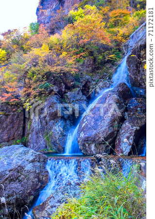 Wariishizawa Waterfall (Vertical) Wariishizawa Waterfall (Vertical) 71172181