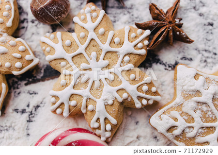 Christmas background with homemade gingerbread Christmas background with homemade gingerbread 71172929