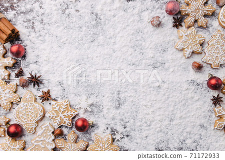 Christmas background with gingerbread cookies Christmas background with gingerbread cookies 71172933