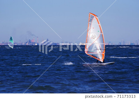 千葉縣鳥棲岬的風帆衝浪 71173313