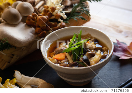 Mushroom soup 71176306