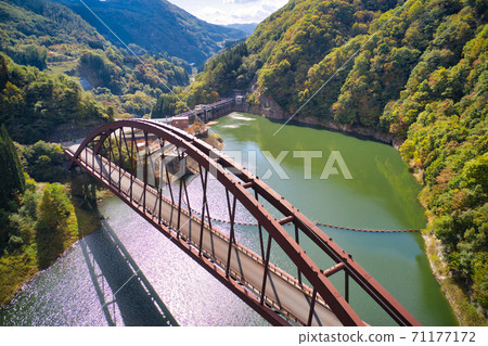 Okusobana Dam, Okusobana Ohashi and beautiful autumn leaves Kinasa, Nagano City, Nagano Prefecture (aerial view by drone) 71177172
