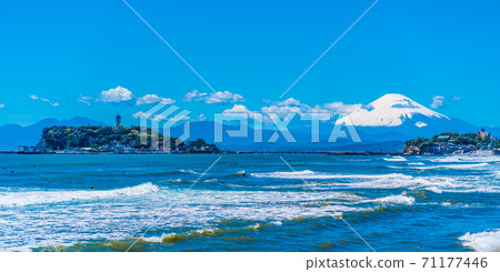 從七里濱看到江之島，富士山和湘南海 71177446