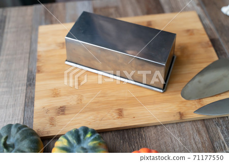從南瓜布丁模具中取出。 71177550