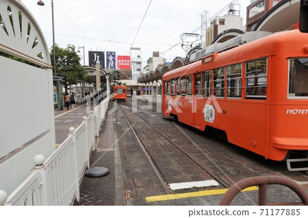 伊予鐵道列車松山市站 71177885
