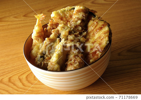 Tendon with lots of ingredients such as shrimp, pumpkin and sweet potatoes 71178669