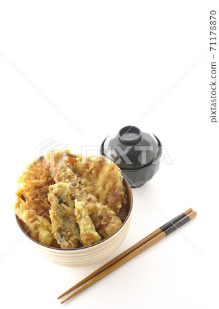 A set of tendon and miso soup with many ingredients such as shrimp, pumpkin and sweet potato (white background) 71178870