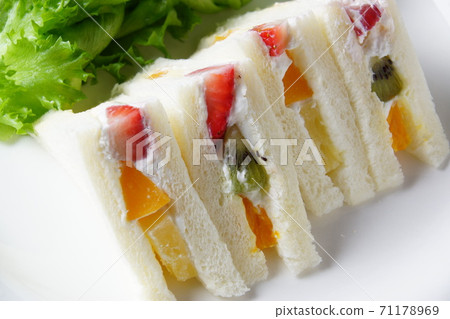 Fruit sandwich Fruit sandwich 71178969