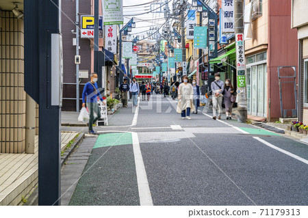 [Tokyo] Shimokitazawa, a cityscape with a mixture of old and new 71179313