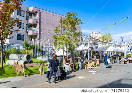 [東京]下北澤：在下北鐵路區的一個空地，那裡散佈著有趣的氣氛 71179320