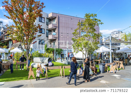 [東京]下北澤：在下北鐵路區的一個空地，那裡散佈著有趣的氣氛 71179322