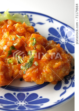 Simply shoot shrimp chili on a white background Simply shoot shrimp chili on a white background 71179664