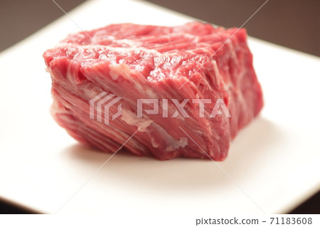 Japanese black beef sagari (skirt steak) lump block Japanese black beef sagari (skirt steak) lump block 71183608