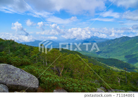 From the summit of Kitaokusenjodake in Yamanashi (Nagano) to the southwest side (Crystal Pass, Tachiokayama, Nakatsumori) From the summit of Kitaokusenjodake in Yamanashi (Nagano) to the southwest side (Crystal Pass, Tachiokayama, Nakatsumori) 71184801